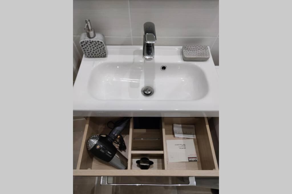 マルセイユJoli T2 Proche Vieux-Port, Terrasses Du Port Et Metro Jolietteアパートメント エクステリア 写真